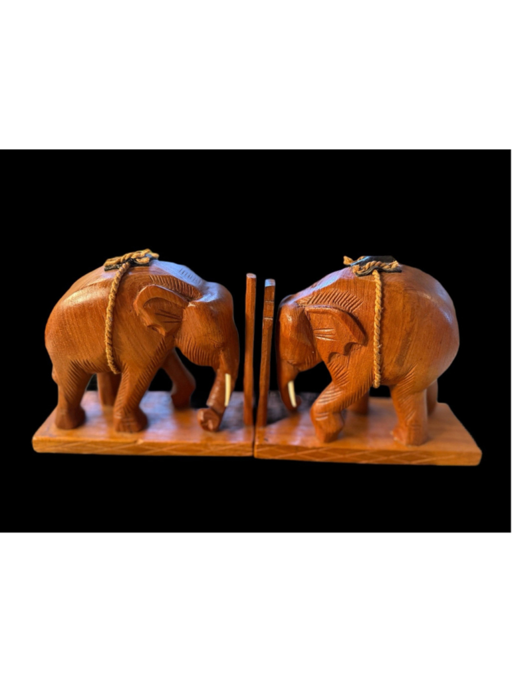 Pair of vintage hand carved genuine teak wood Elephants bookends saddle & strap - Picture 2 of 16